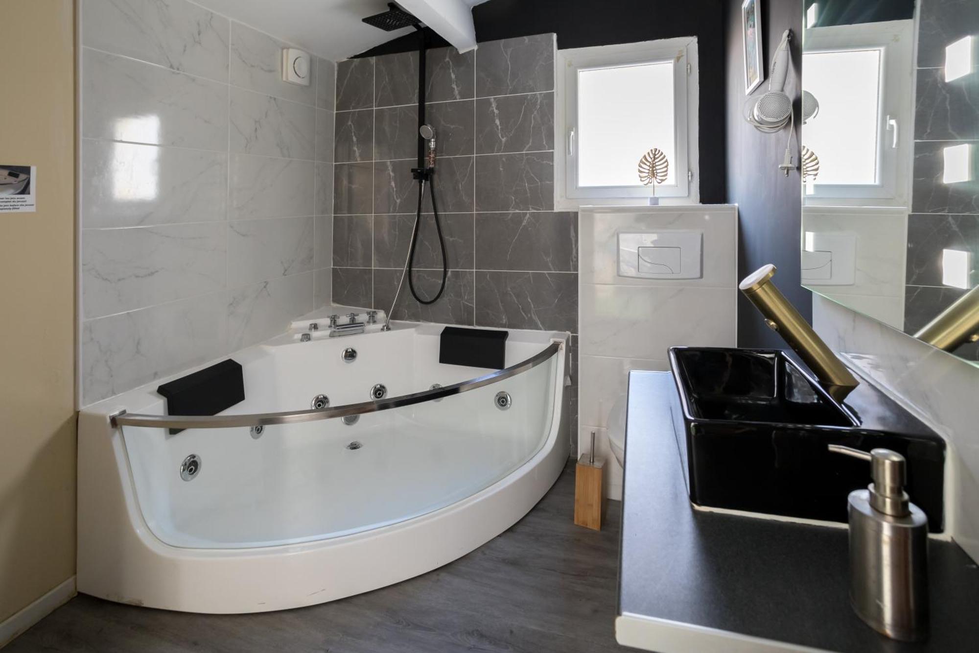 Jacuzzi Terrasse Centre Ville Narbonne Chambre 4 Extérieur photo